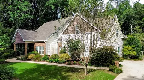 445 Tuxedo Dr, Commerce, GA 30530