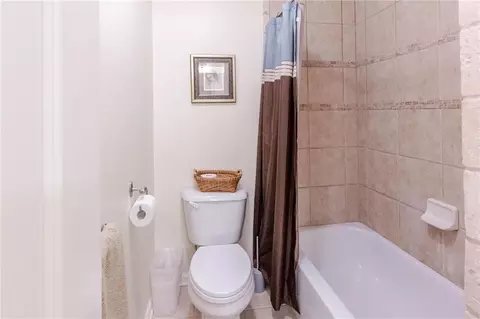 Bath - 445 Tuxedo Dr, Commerce, GA 30530 photo 4 of 4
