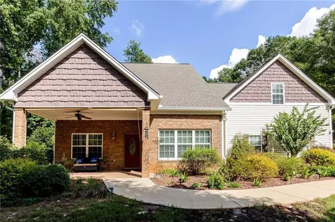 Exterior - 445 Tuxedo Dr, Commerce, GA 30530 photo 2 of 6