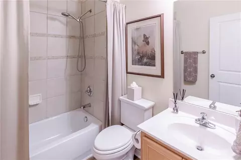 Bath - 445 Tuxedo Dr, Commerce, GA 30530 photo 3 of 4