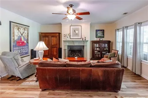 Living - 445 Tuxedo Dr, Commerce, GA 30530 photo 1 of 1