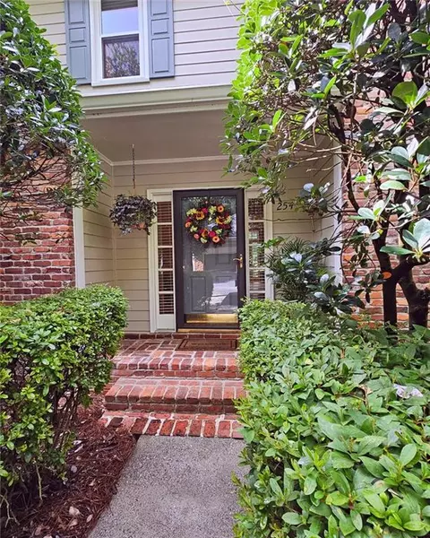 254 Riverview Trl #67, Roswell, GA 30075