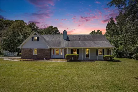 223 Chateau Dr, Fayetteville, GA 30214