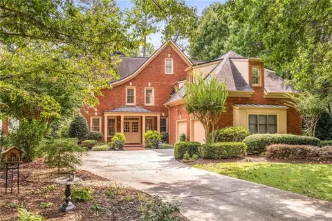 605 Forest Hills Dr, Atlanta, GA 30342