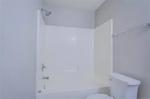 Bath - 5200 Tew Ln SW, Covington, GA 30014 photo 4 of 4