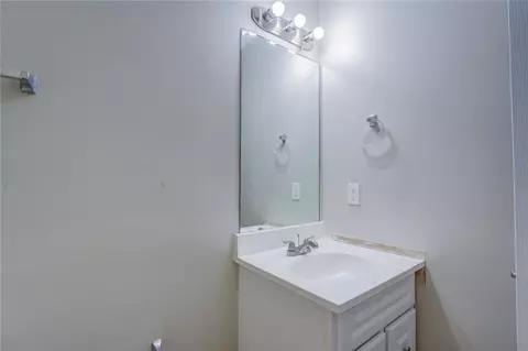 Bath - 5200 Tew Ln SW, Covington, GA 30014 photo 3 of 4