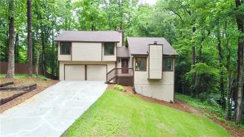 4579 Glenforest Dr NE, Roswell, GA 30075