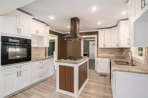 Kitchen - 12178 Brown Bridge Rd, Covington, GA 30016 photo 4 of 5