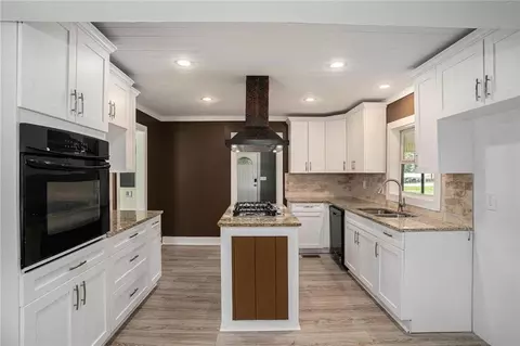 Kitchen - 12178 Brown Bridge Rd, Covington, GA 30016 photo 3 of 5