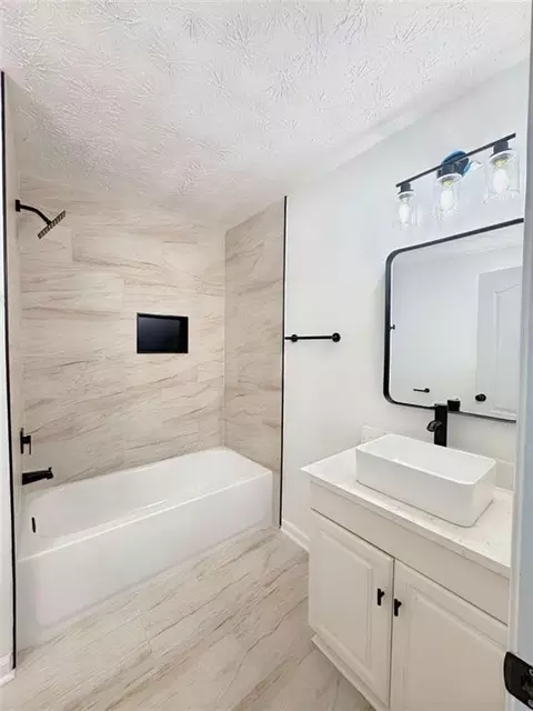 Bath - 50 Benedict Dr, Covington, GA 30016 photo 4 of 6