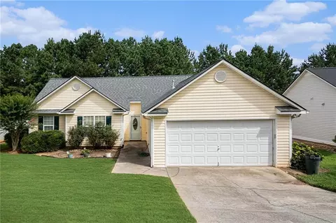 1652 Thorn Ridge Trl, Hampton, GA 30228