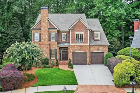 195 Lullwater Ct, Roswell, GA 30075