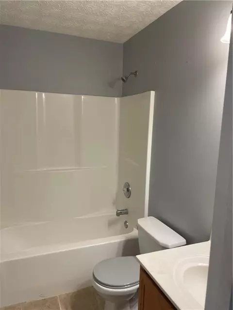 Bath - 101 Bridgemill Dr, Hampton, GA 30228 photo 3 of 4