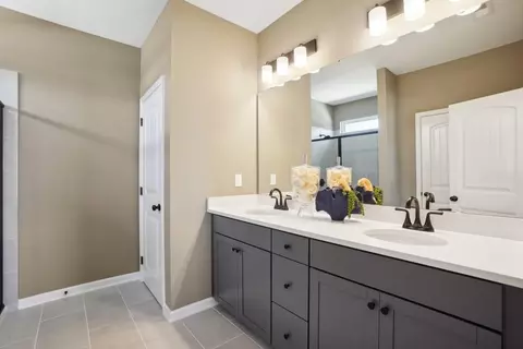 Bath - 156 Fair Oak Ln, Calhoun, GA 30701 photo 2 of 4
