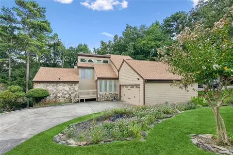 1616 Maple Ridge Dr, Suwanee, GA 30024