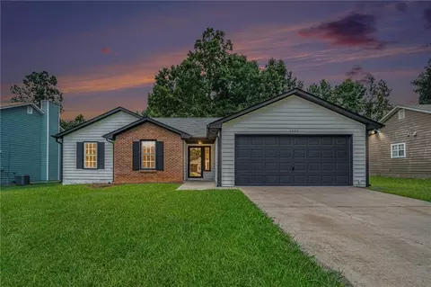 1326 Misty Ridge Ct, Hampton, GA 30228