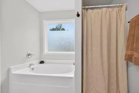 Bath - 60 Canopy Ct, Hull, GA 30646 photo 2 of 3