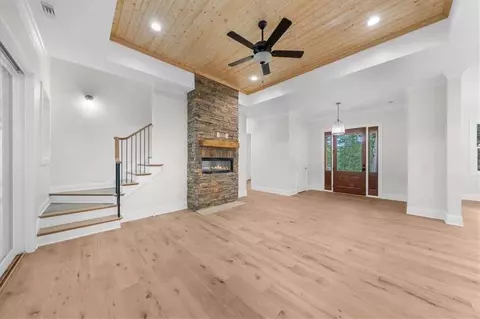 Living - 225 Laurel Place Dr, Cornelia, GA 30531 photo 5 of 7