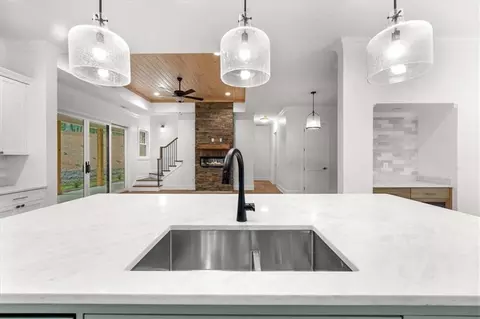 Kitchen - 225 Laurel Place Dr, Cornelia, GA 30531 photo 7 of 9