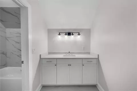 Bath - 225 Laurel Place Dr, Cornelia, GA 30531 photo 10 of 11