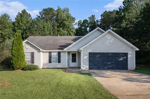 5 Connie Trl, Grantville, GA 30220
