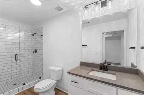 Bath - 130 E Crestwood Rd, Tyrone, GA 30290 photo 2 of 2