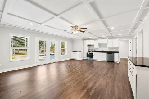 Living - 4969 Cagle Rd, Lula, GA 30554 photo 6 of 8