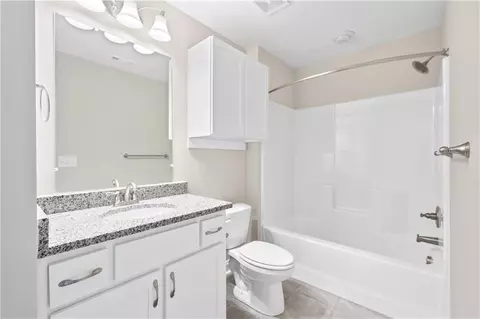 Bath - 4969 Cagle Rd, Lula, GA 30554 photo 5 of 7