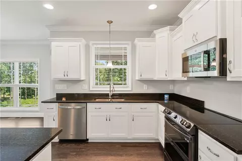 Kitchen - 4969 Cagle Rd, Lula, GA 30554 photo 3 of 4