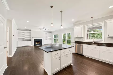 Living - 4969 Cagle Rd, Lula, GA 30554 photo 4 of 8