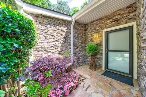 41 Basswood Cir, Sandy Springs, GA 30328