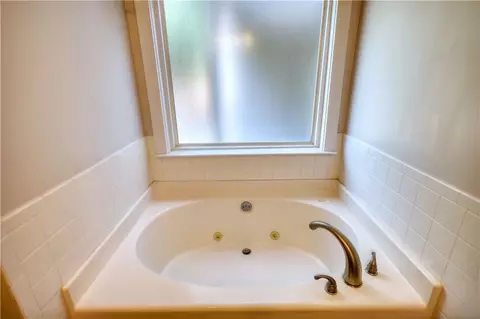 Bath - 35 Orchard Dr, Covington, GA 30014 photo 3 of 4