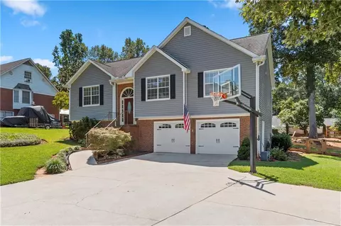 100 Victor Dr, Buford, GA 30518
