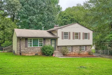 6268 Crestview Ln, Forest Park, GA 30297