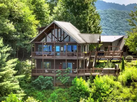 793 Brittney Dr, Blue Ridge, GA 30513