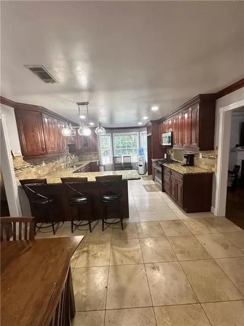 1118 Old Greystone Dr, Lithonia, GA 30058