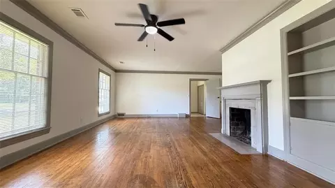 30 E Williams St, Winder, GA 30680 photo 5