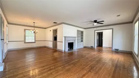 30 E Williams St, Winder, GA 30680 photo 14