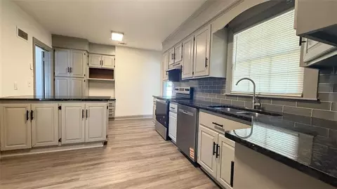 30 E Williams St, Winder, GA 30680 photo 6