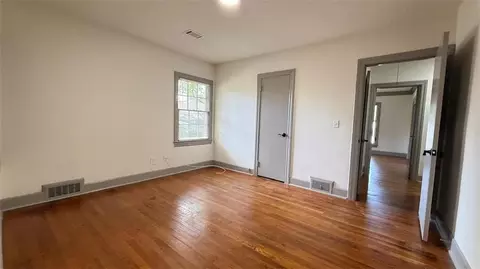 30 E Williams St, Winder, GA 30680 photo 9