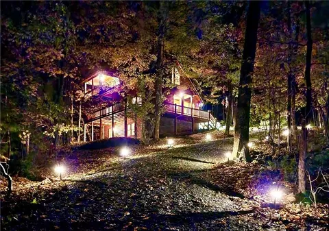 373 Moss Ln, Blue Ridge, GA 30513