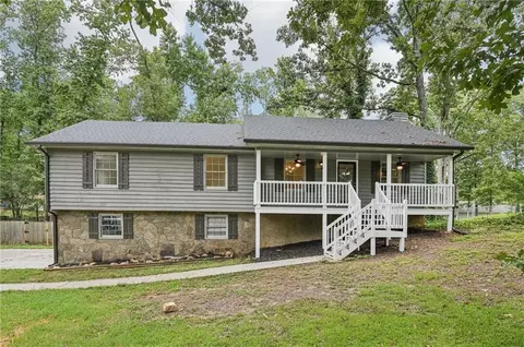 230 Oakridge Dr SE, Cartersville, GA 30121