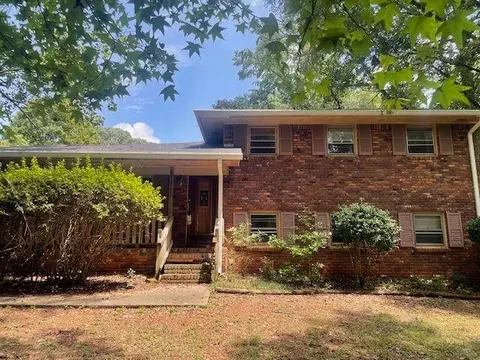 6520 Rickenbacker Cir, Morrow, GA 30260