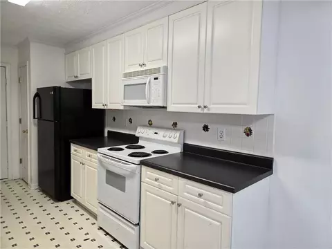 Kitchen - 1770 Live Oak Ln, Hampton, GA 30228 photo 1 of 2