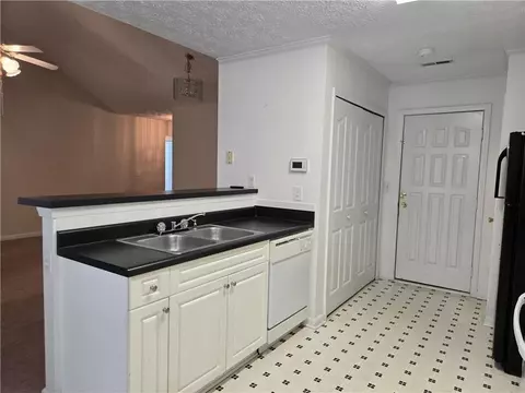 Kitchen - 1770 Live Oak Ln, Hampton, GA 30228 photo 2 of 2
