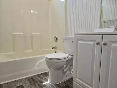 Bath - 1770 Live Oak Ln, Hampton, GA 30228 photo 1 of 4