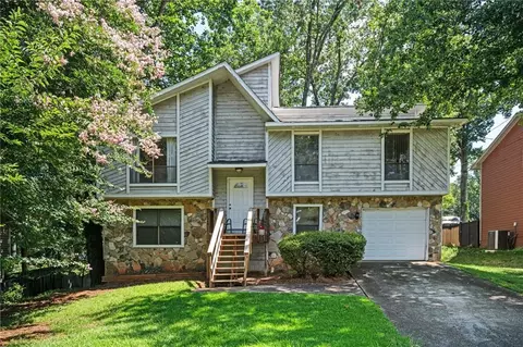 1069 Glasgow Dr NW, Lilburn, GA 30047