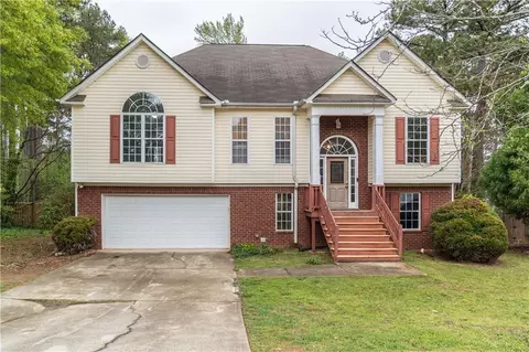 703 Paul Revere Dr, Locust Grove, GA 30248