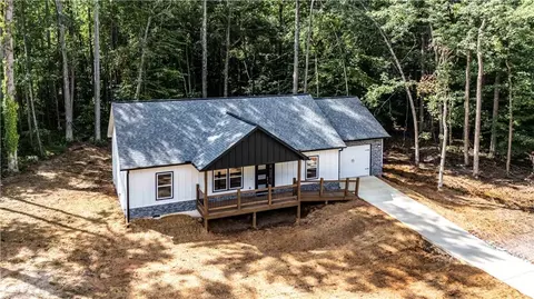 22 Summer Ct, Carrollton, GA 30116