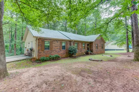 985 Honeysuckle Trl, Winder, GA 30680